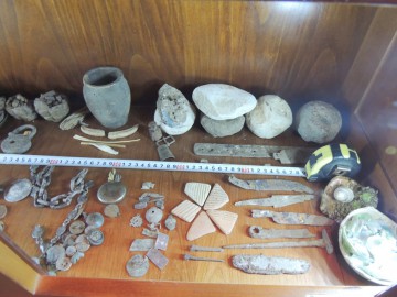 Indivizii care sustrăgeau obiecte arheologice, „călcaţi” de mascaţi